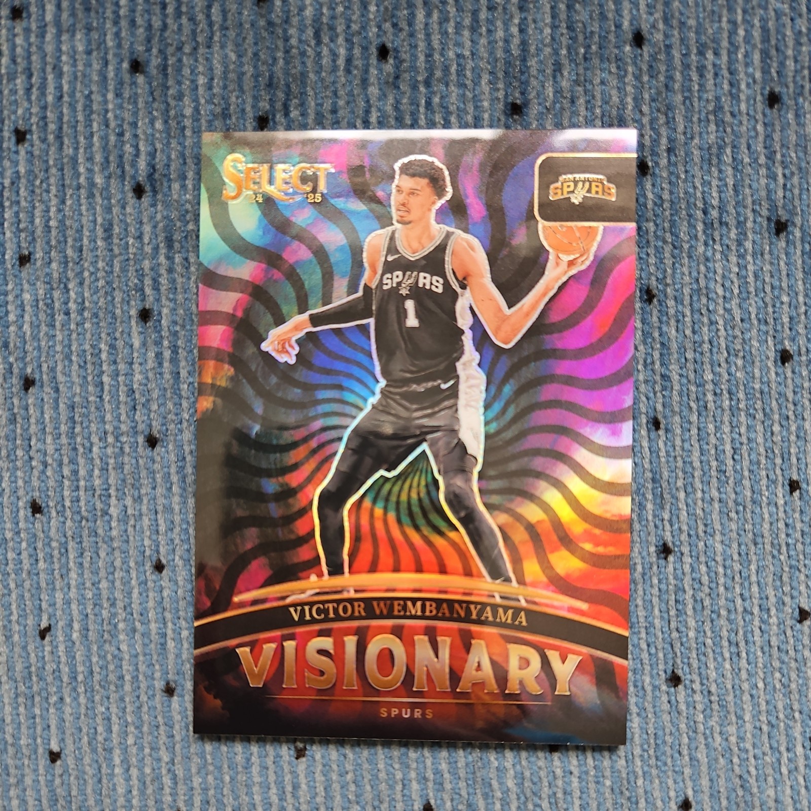 VICTOR WEMBANYAMA 2024-25 SELECT VISIONARY PRIZM SSP SPURS Q2754