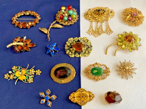 Vtg Brooch Lot Pearl Faux Amber / Jade / Gemstones Scatter Pins Costume Jewelry