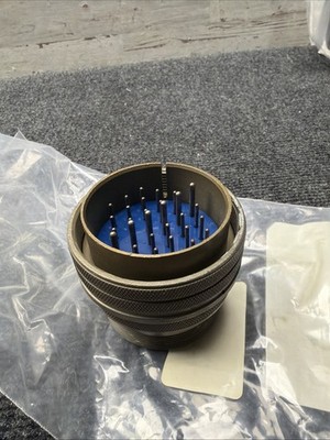 Amphenol MS3106A40-1PX Military Connector Plug NOS 30 PIN