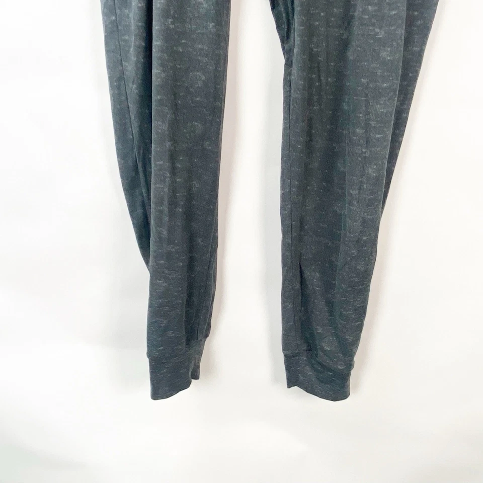 Pantalones deportivos SO Lounge medianos para mujer grises con cordón cintura elástica Foto 4 de 4