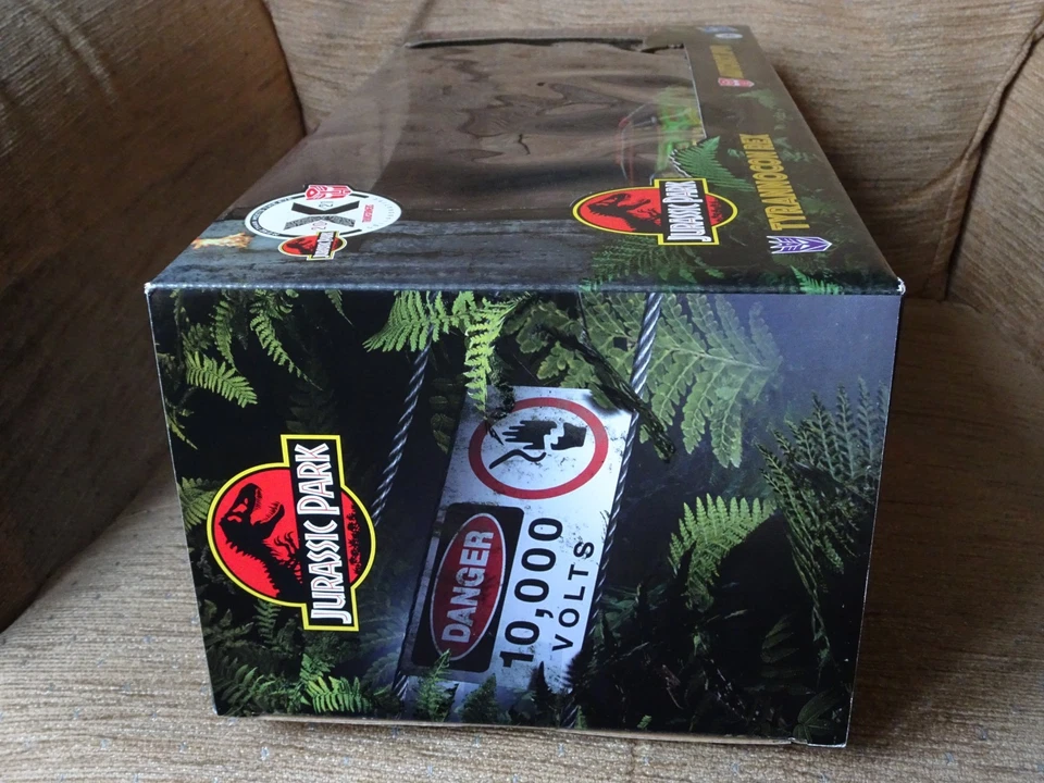Hasbro Jurassic Park X Transformers 2021 Tyrannocon Rex Autobot JP93 unopened - Image 4 of 4