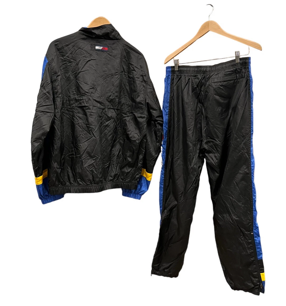 Men tommy hotsell hilfiger sweat suit