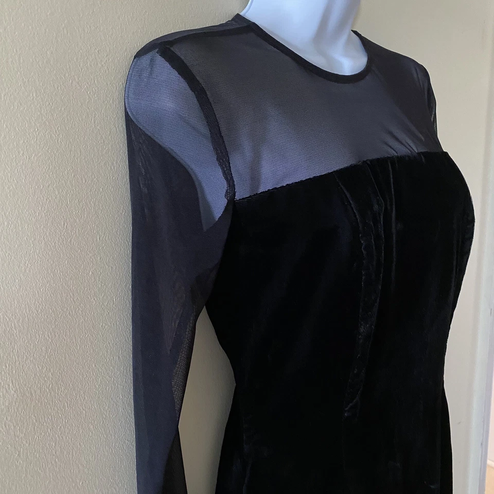 复古 Roberta 女式黑色 Crush 天鹅绒修身喇叭袖连衣裙 3/4 — 第 4/4 张图片