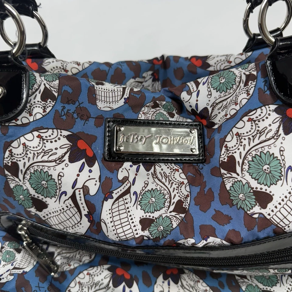 Bolso de mano basculante G2U Betsey Johnson Sugar Skulls charol negro fin de semana Y2K Foto 2 de 4