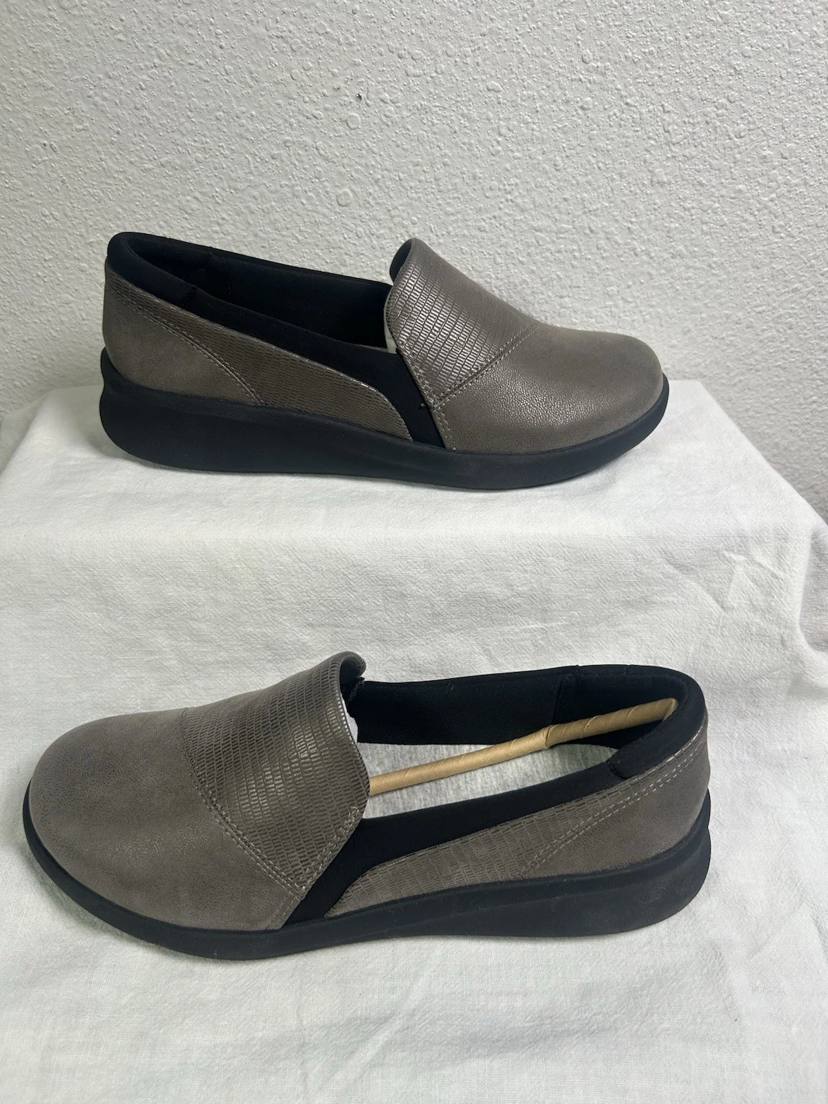 Scarpe mocassini Clarks Cloudsteppers Sillian 2.0 Eve taglia 6.5 W peltro scuro slip on