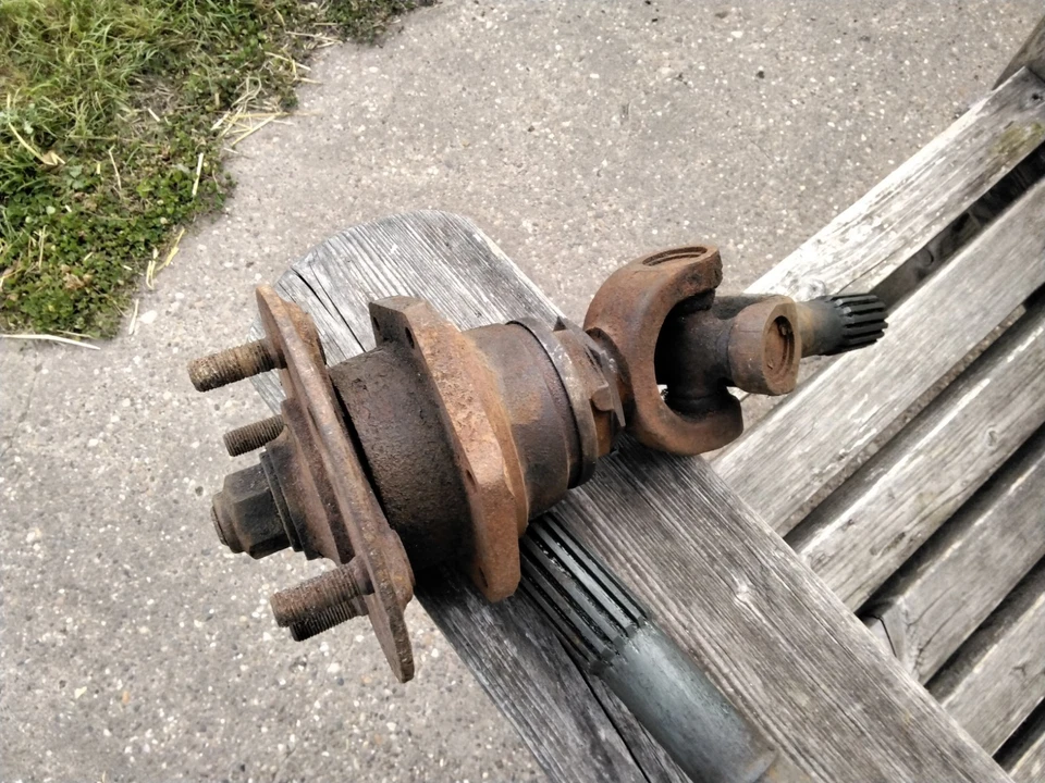 Пара задних ступиц в сборе Triumph Tr4a Tr5 Tr250 и Tr6 IRS. Оригинал - Изображение 2 из 4