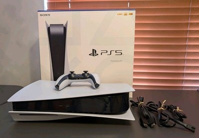 Sony PS5 Disc Edition 825GB - White, Great Condition in original packaging