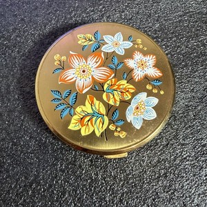 Gold tone floral Vintage Powder Compact: Makeup Mirror