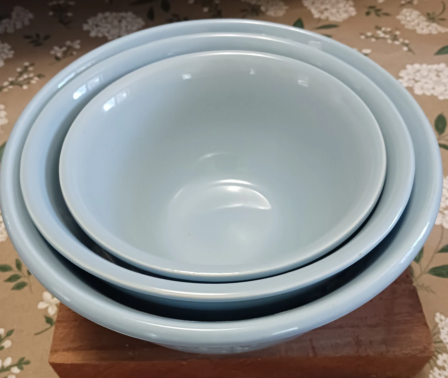 USA Stoneware Pastel Bluebell Delphite Blue Nesting Bowls #106, 107 & 108
