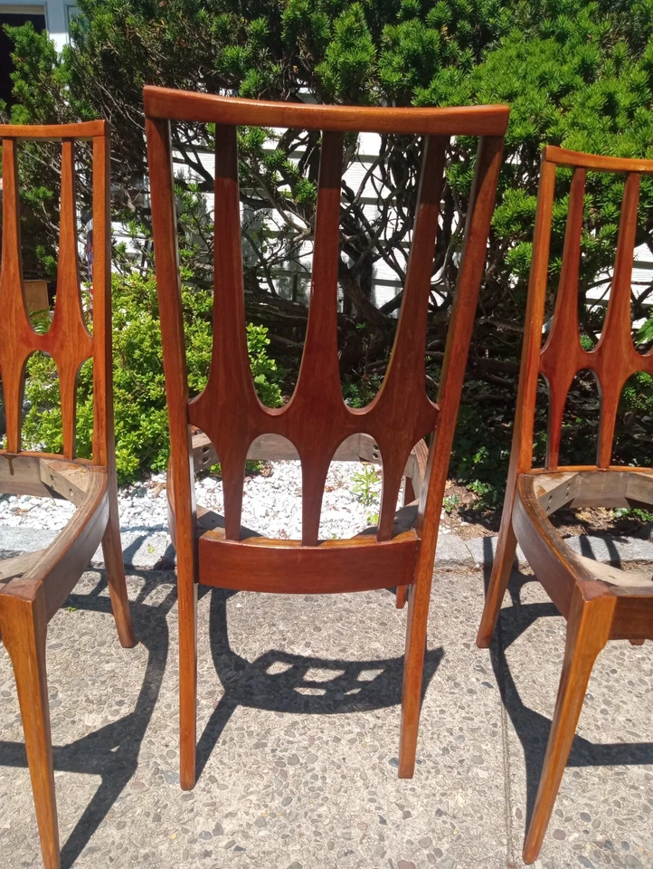 Broyhill Brasilia 中世纪餐椅 - 4 件套 — 第 2/4 张图片