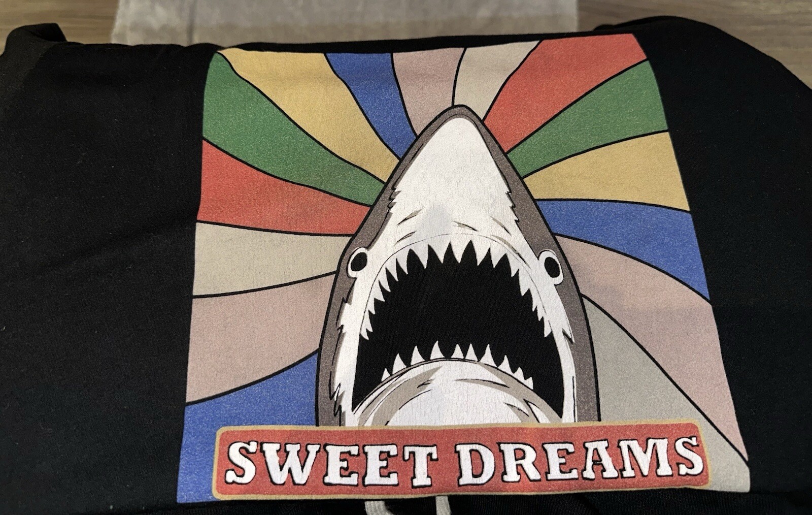 T shirt Saint Laurent Paris Sweet Dreams maglietta nera grafica squalo colorato 2017