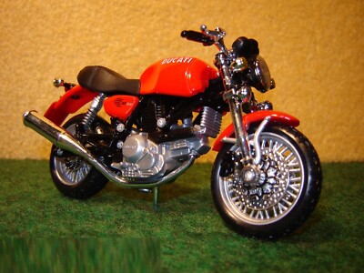 1:18 Ducati 1000 GT Rot BURAGO 00303