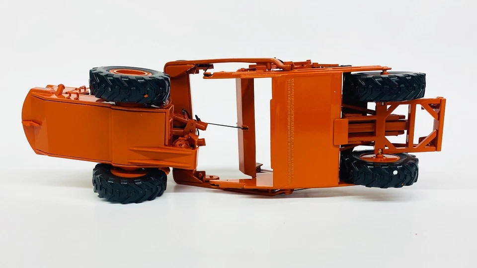 Allis Chalmers TS-300 Motor Scraper 1:50 Scale - Image 4 of 4