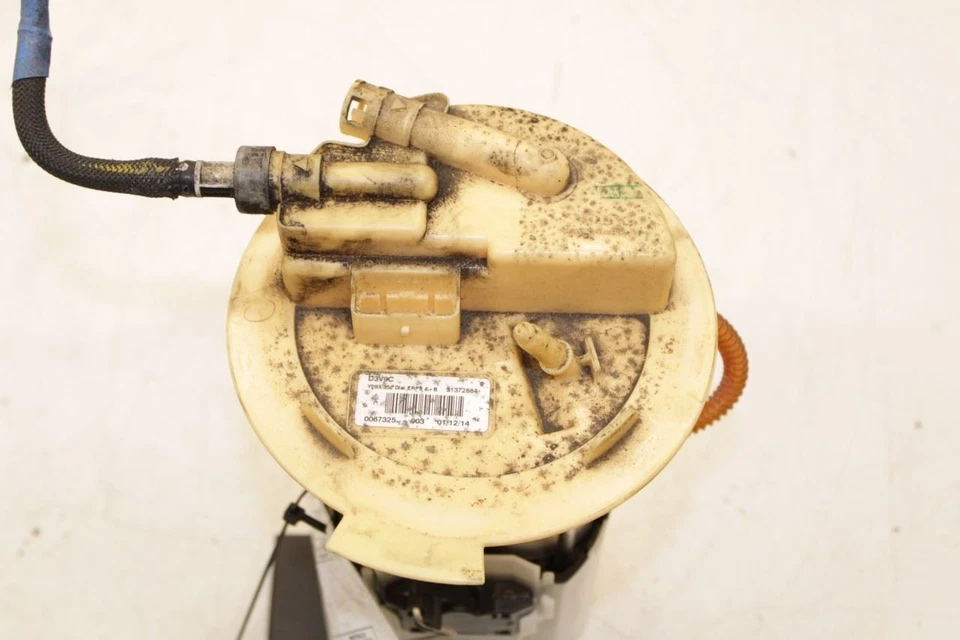 Volvo S60 T5 Premier 2015-2018 2,0 L tracción delantera conjunto de bomba de combustible 31372884 OEM Foto 4 de 4