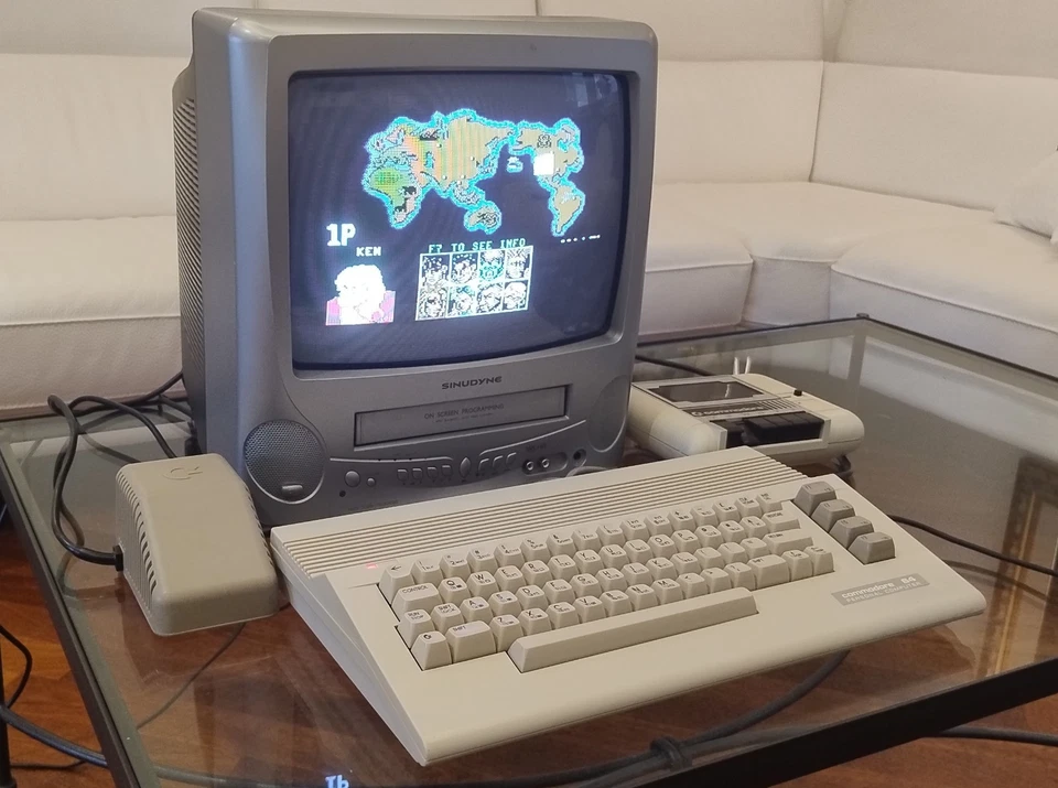 Computer Commodore 64 C64 C64C con alimentatore, registratore e cavi, TESTATO - Immagine 4 di 4
