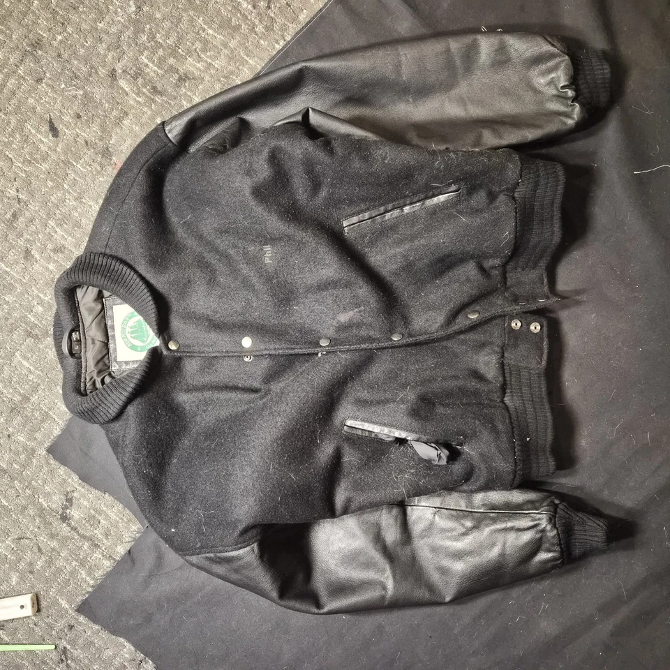 Chaqueta Universitaria Fotografía Cinematográfica Vintage Talla L Hecha en EE. UU. Foto 2 de 4