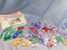 75 Piece Lot Elenco Snap Circuits Parts w/ 2 Books 2 Bases Electronic Stem Play