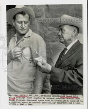1952 Press Photo Jail guard Bill Ellis and Sheriff Bill Hauck in San Antonio