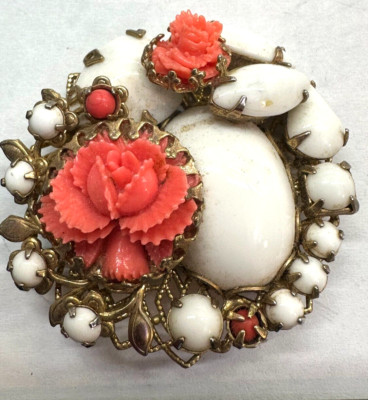 Flower Roses Coral Milk Glass Unsigned MIRIAM HASKELL Vintage Pin Brooch J-253