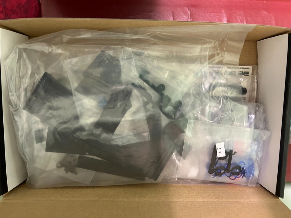 Team Associated RC10F6 Original Factory Team Kit 2017!!! 🤩⚡️🏁 - Image 4 of 4