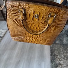 Bolso de Mano Vicenzo Croc Cuero Repujado Bandolera Mostaza Estructurado Cartera