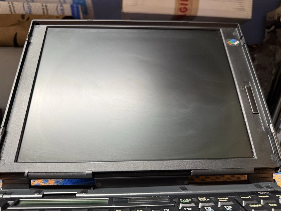 IBM ThinkPad 760XL 12.1" WinXPpro, Pentium 166 Mhz 32GB, 10GB HDD 1.44, CD Foto 3 de 4