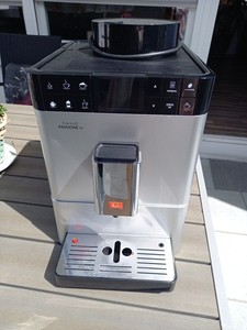 Kaffeevollautomat mit Integriertem Mahlwerk Von Melitta Defekt.system füllen.
