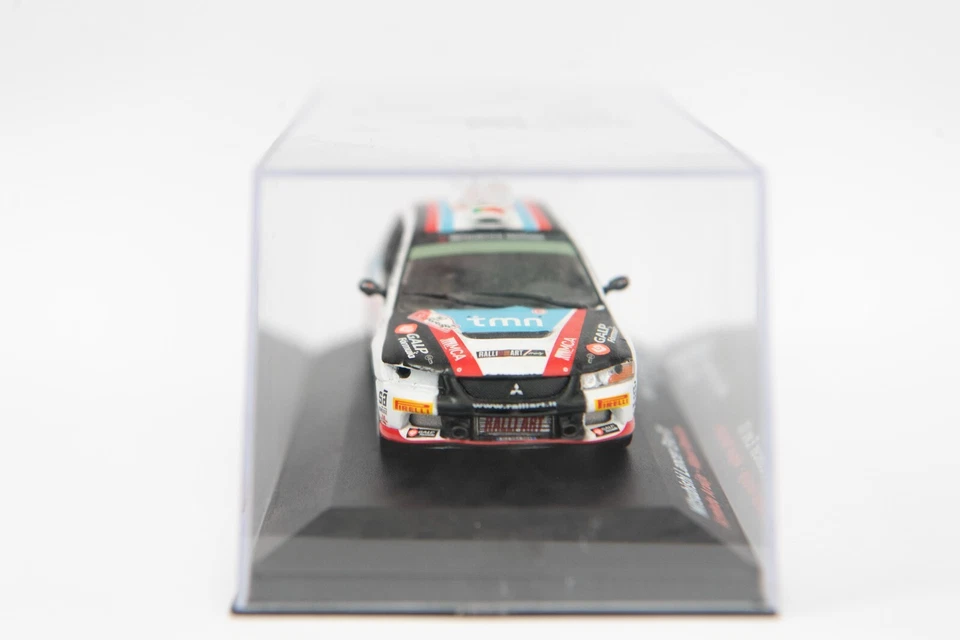 IXO 1:43 Modelo Mitsubishi Lancer Evo IX Rally de Portugal 2009 Ramaiho Araujo Foto 4 de 4