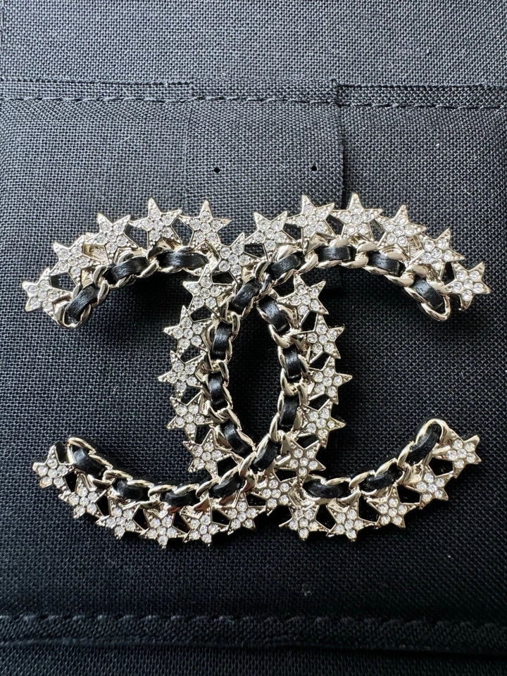 CHANEL 23C GOLD TONE LARGE CC LOGO CRYSTAL STARS LEATHER CHAIN LINK BROOCH PIN
