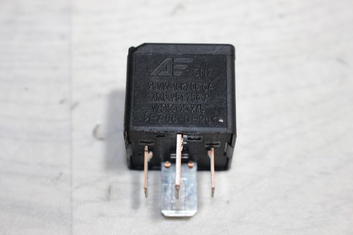 Relais 100 Arbeitskontaktrelais 7M0951253A Audi A3 8L Bj,01