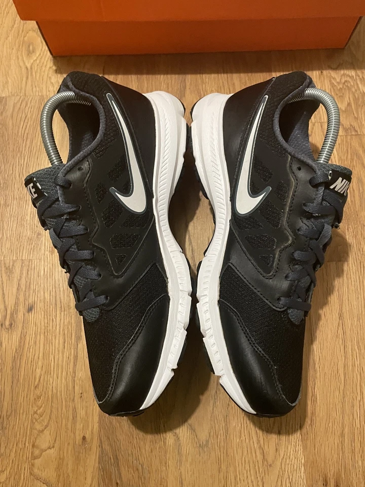 NIKE DOWNSHIFTER 6 MENS BLACK RUNNING TRAINERS SIZE UK 8 - Image 3 of 4