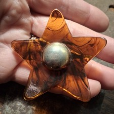 Bakelite Lucite? STAR Brooch Vtg Rootbeer Brown Swirl Gold tone Pin 2.25