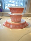 Three VTG Pyrex Pink Flamingo Pattern 1pt W/lid, I Qt W/lid And Divider Veg Bowl