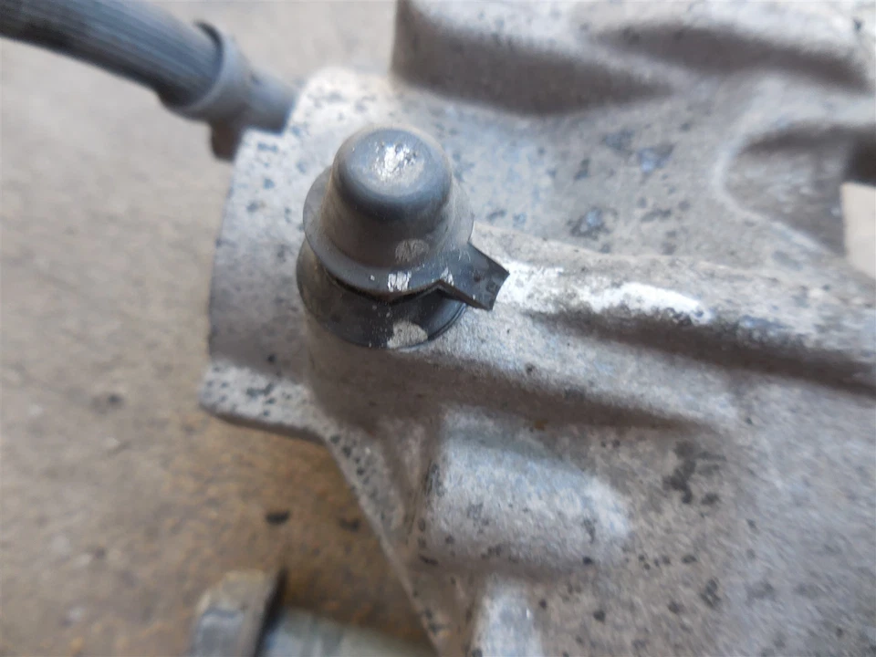 Cadillac STS 2004-2009 pinza freno trasero derecho lado del pasajero usado fabricante de equipos originales Foto 3 de 4