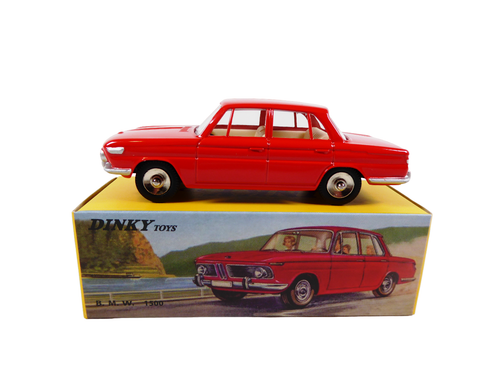 Collection de miniatures sur les voitures et camions Dinky Toys réédités par Atlas