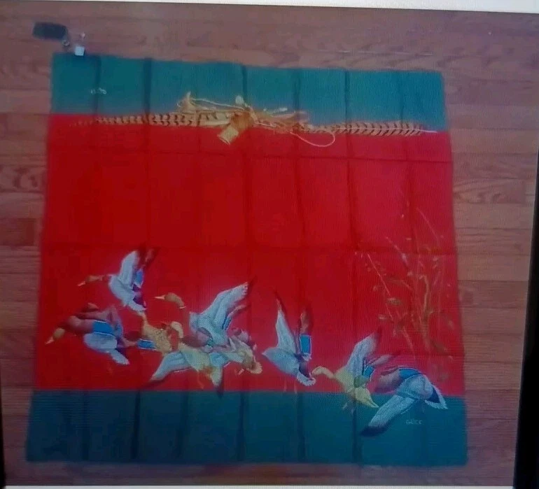 Foulard vintage Gucci signé 2 fois canards en vol rouge vert 33