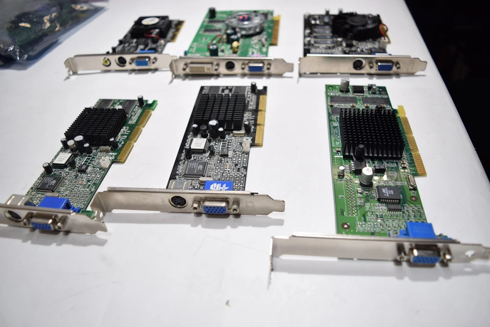 AGP Graphics Cards Various: MX400/MX200 64MB/32MB NVIDIA Geforce2 Radeon - Image 2 of 4