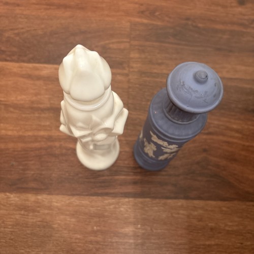A Pair Of Vintage Avon Bottles Avon Shire Blue Brocade Cologne Avon White Glass