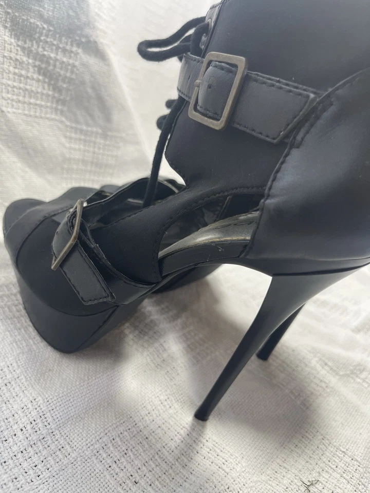 Zapatos de tacón alto BEBE - Talbot - talla 7M negros con correa al tobillo Foto 4 de 4