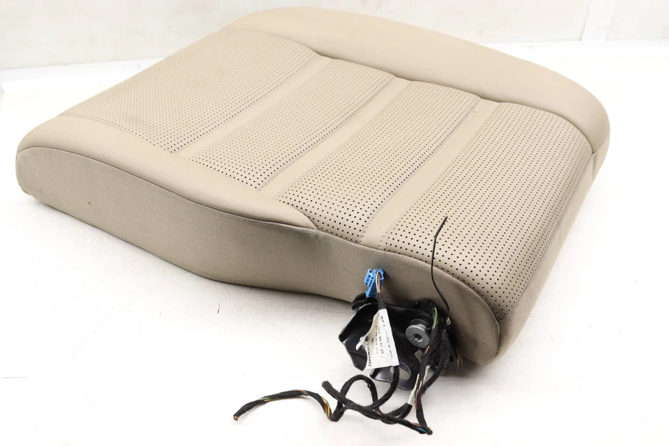 MERCEDES-BENZ E63 AMG - Cojín respaldo asiento superior derecho trasero (cuero napa) Foto 2 de 4