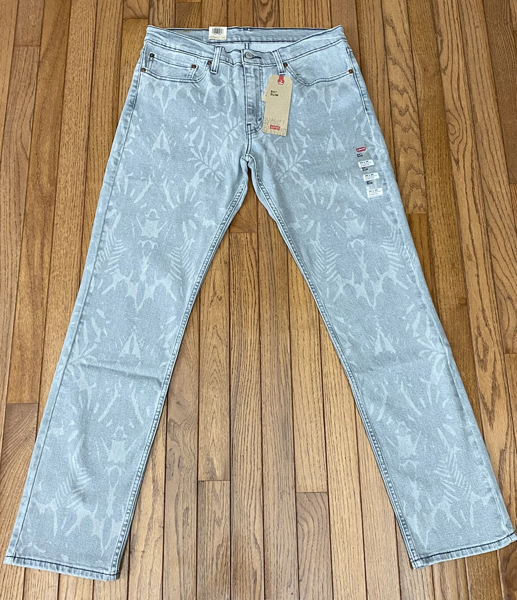 Levi's 511 slim store sits below waist