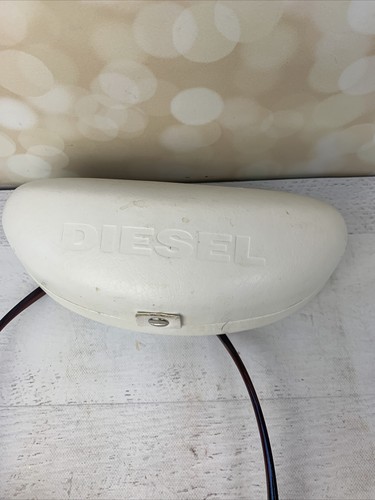 DIESEL Glasses Sunglasses Hard Shell White Protective Case With Glasses - 第 2/10 張圖片
