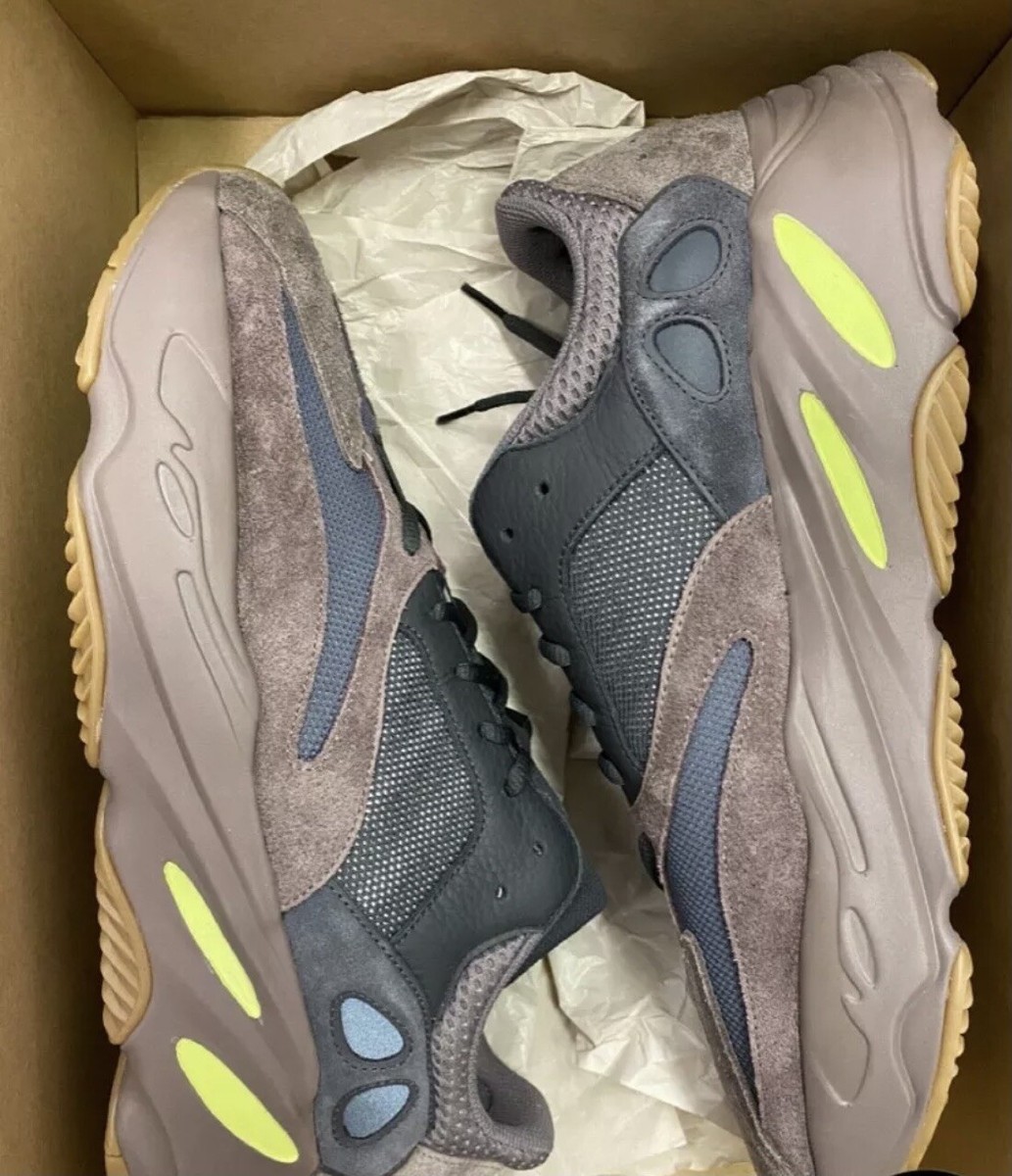 yeezy 700 mauve