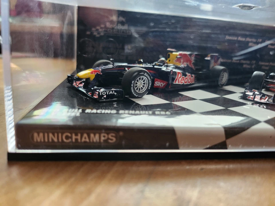 Set- 2 Red Bull RB6-S.Vettel und M.Webber 2010 Minichamps 1:43- Limited Edition - Bild 4 von 4