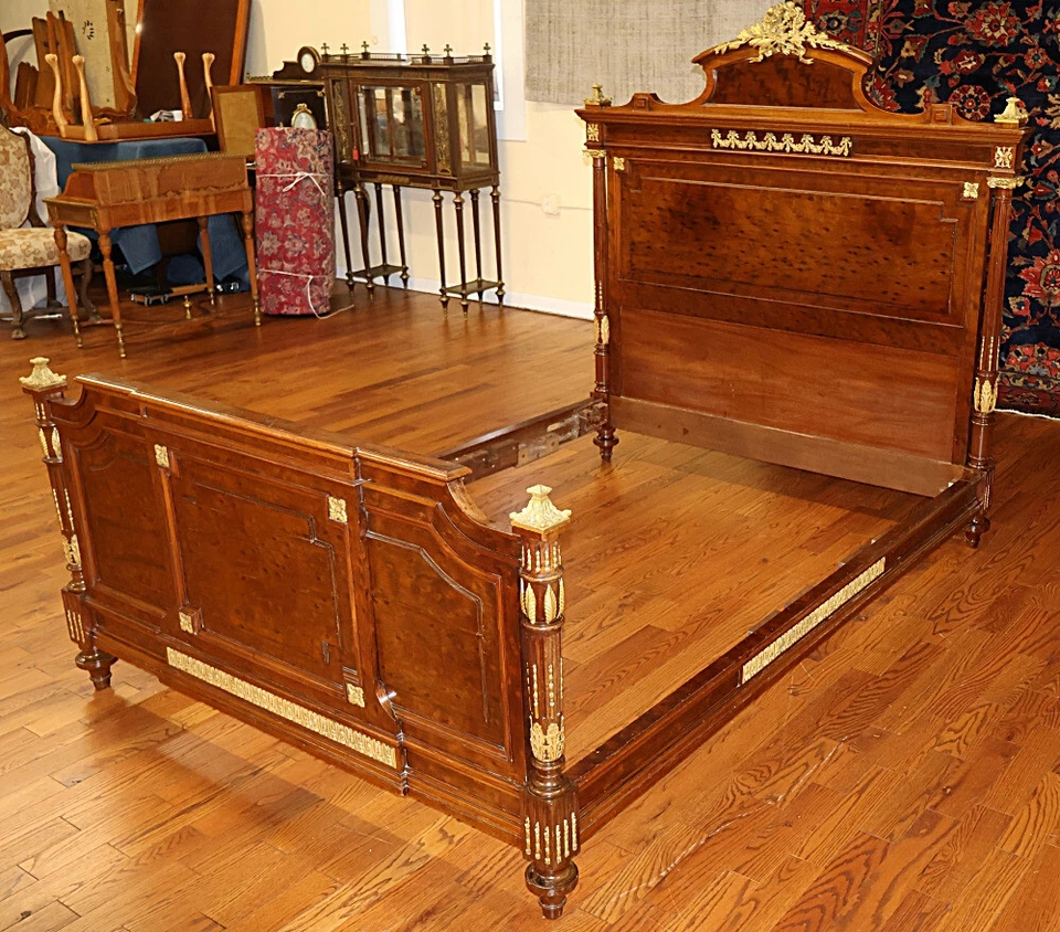 Pudín francés de ciruela acajou caoba montado en bronce del siglo XIX cama de tamaño completo Foto 3 de 4