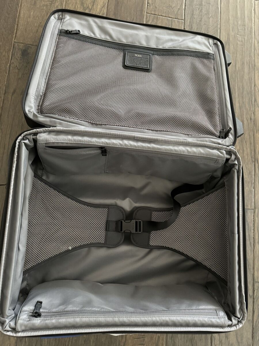 Tumi Alpha 2 Continental Expandable 2-Wheeled Carry-On Black Tumi Alpha 2 Continental Expandable 2-Wheeled Carry-On Black