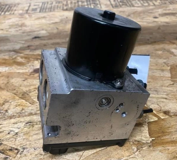 2009-2015 Cadillac CTS ABS Brake Pump OEM Module 20803608 Anti-Lock Assembly - Image 2 of 4