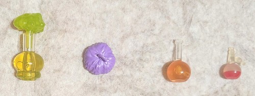 Monster High 2013 Cleo & Ghoulia Mad Science Classroom Accessories Lot