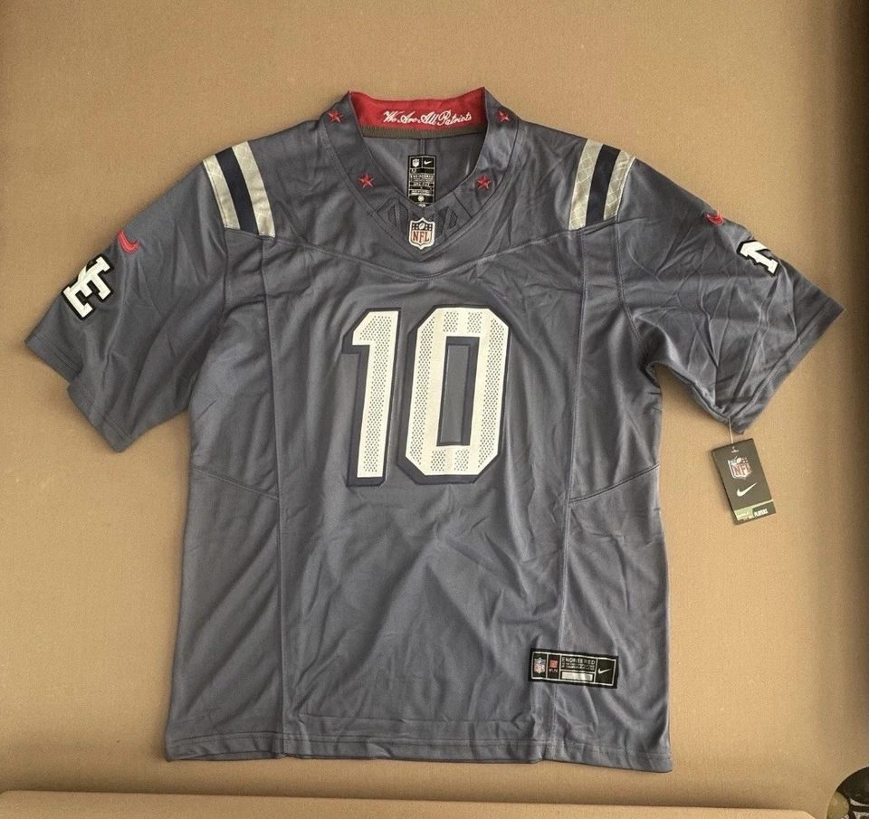 2025 Drake Maye #10 N.E Patriots "Nor'easter" F.U.S.E. LIMITED Rivalries MEDIUM - Image 3 of 4