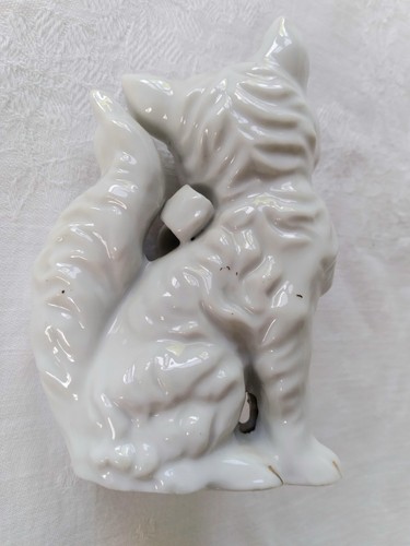 Vintage Porcelain White Persian Cat Figurine Shelf Sitter Fluffy Gold Trim Japan - Picture 11 of 14